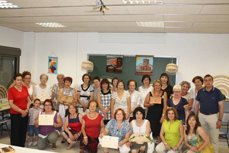 Nueve meses para aprender cestería, alfarería y tapices