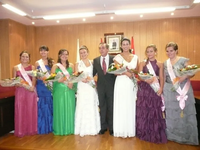La coronación reunió a las peñas
