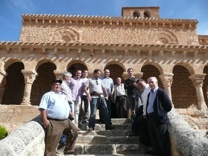 Historiadores mejicanos estudian los grafitos de San Miguel