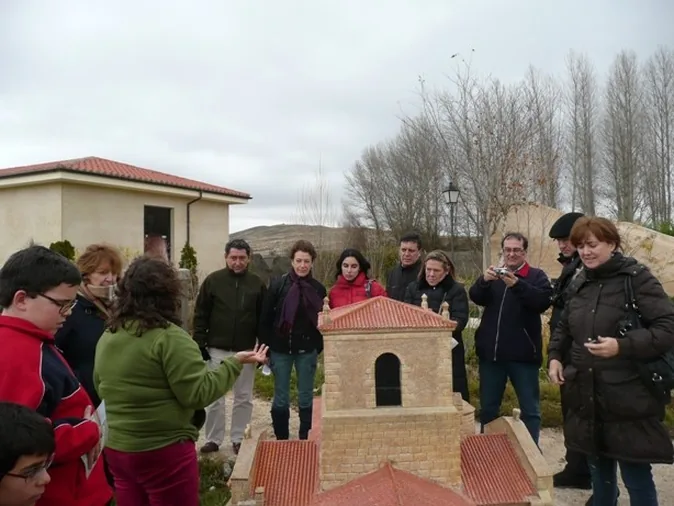 Soria Románica muestra a APIS y AdR una labor magistral en arte