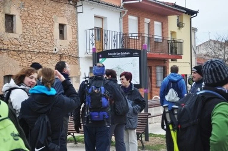 Los miembros de San Bur cercan bodegas y lagares