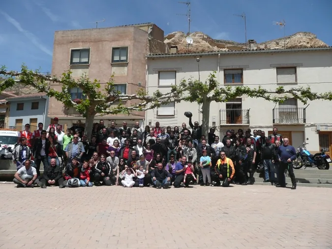 Pueblos rojinegros en dos ruedas