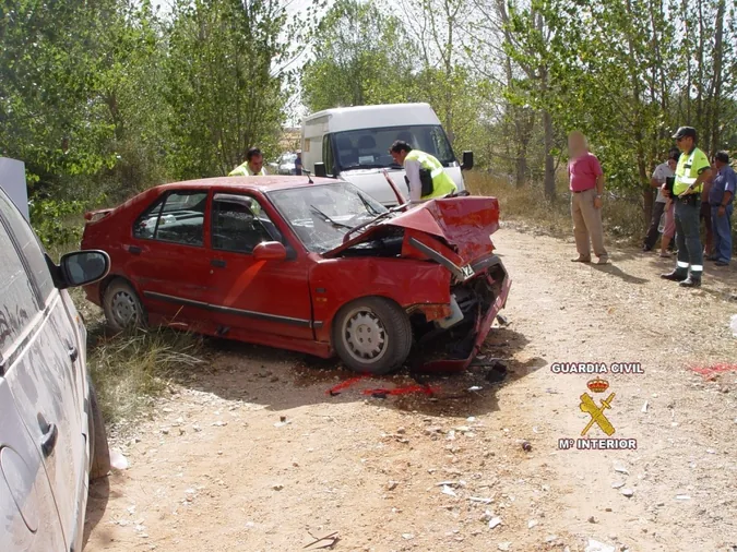 Un muerto y cuatro heridos graves en un accidente de tráfico
