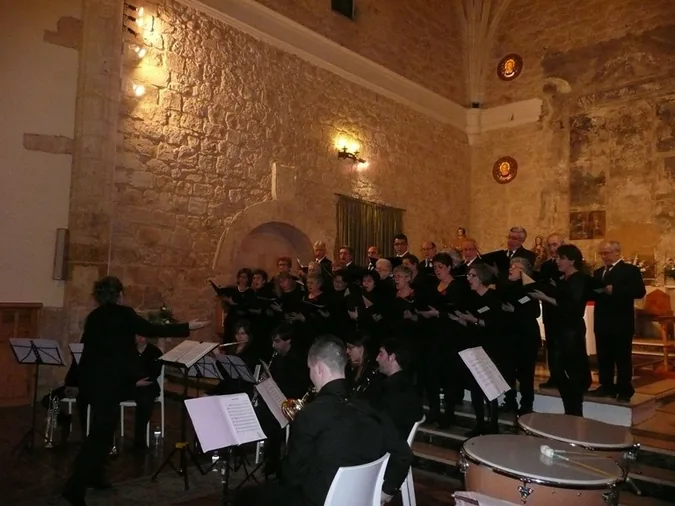 La Coral fusiona música y voz en un concierto de música sacra