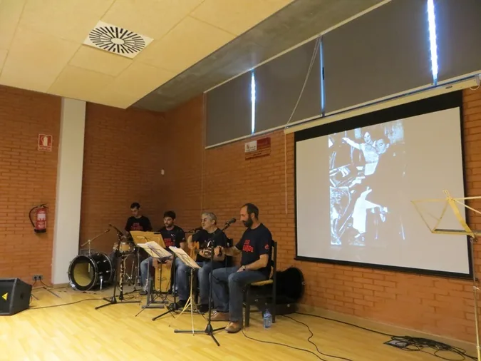 Lorca revive en el instituto gracias a la música y la voz