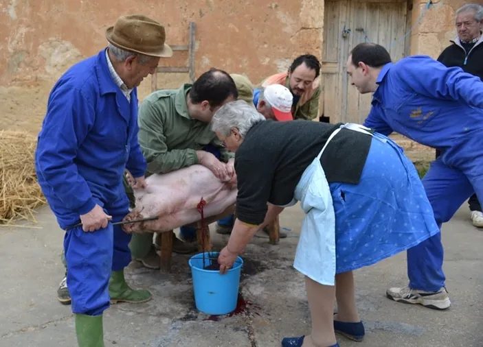 Atauta celebra su matanza popular
