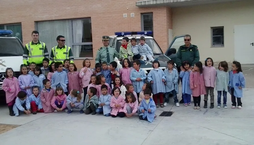 La Guardia Civil acerca los servicios del cuerpo a los niños