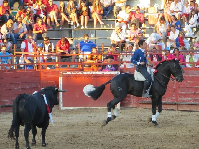 La caldereta popular y los fuegos despiden las fiestas