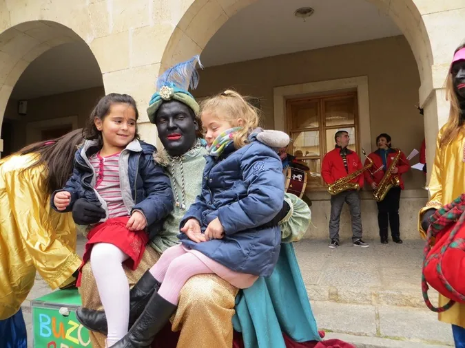 El paje real visita San Esteban y recoge las cartas de los niños