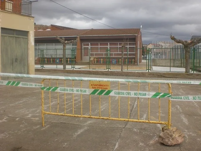 Caída de tejas sobre la vía pública sin causar daños