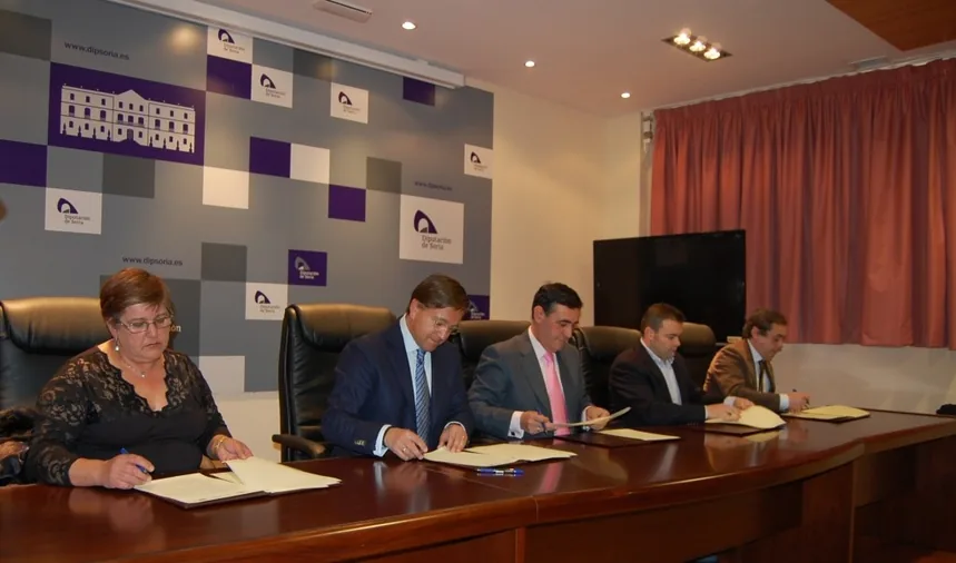 Diputación firma un convenio de ayuda a grupos de acción local