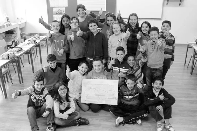Ayudar a andar a niños en los caminos del arte