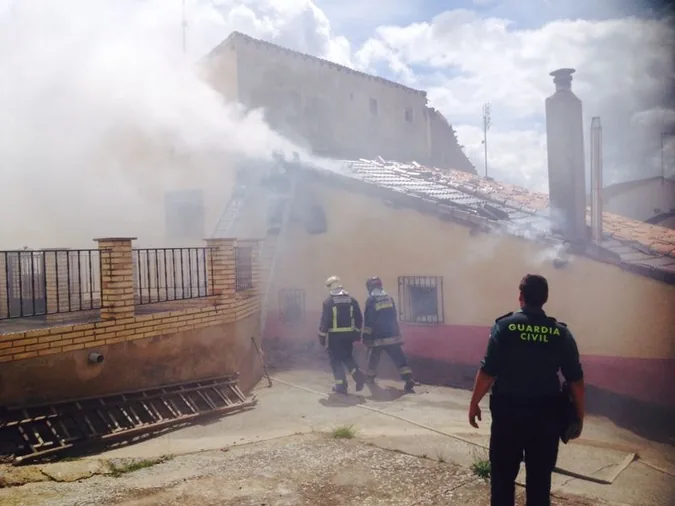 Graves daños en una vivienda a causa de un incendio