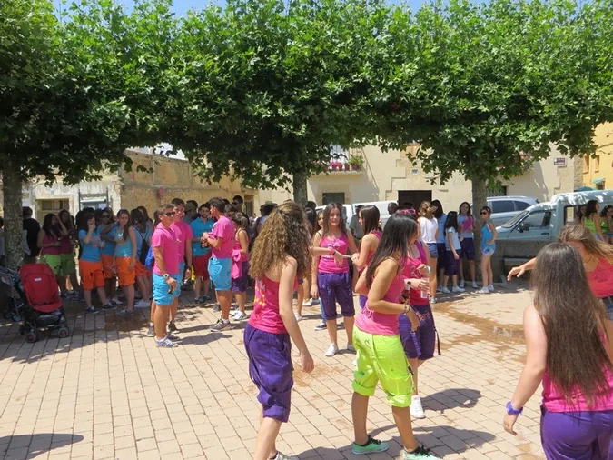 Las peñas se convierten en protagonistas de un día de fiesta