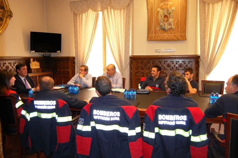 Bomberos y Diputación se reúnen para hablar de voluntarios