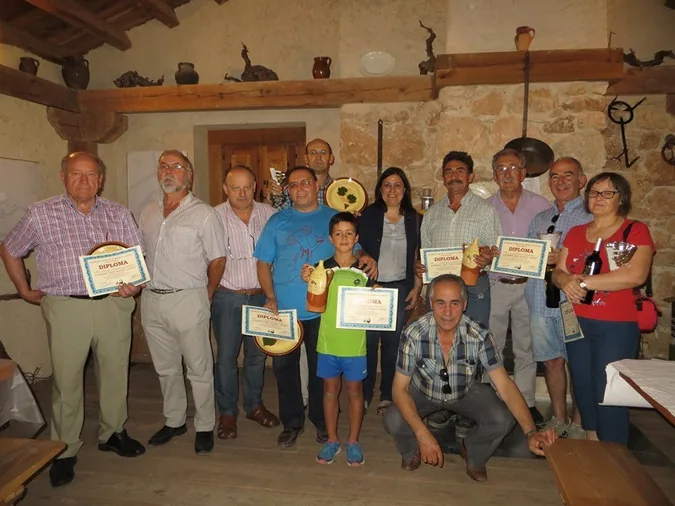 Benito Elvira consigue premio en las tres modalidades de vino