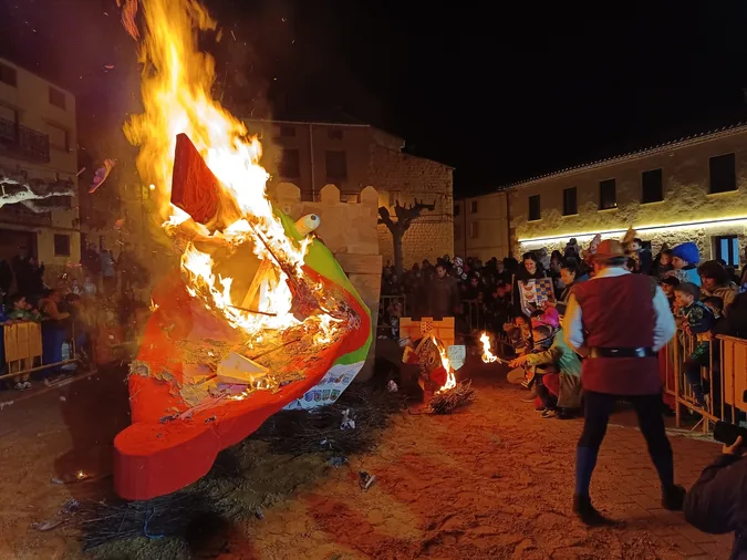 El Domingo de Piñata y la Sardina despiden el Carnaval