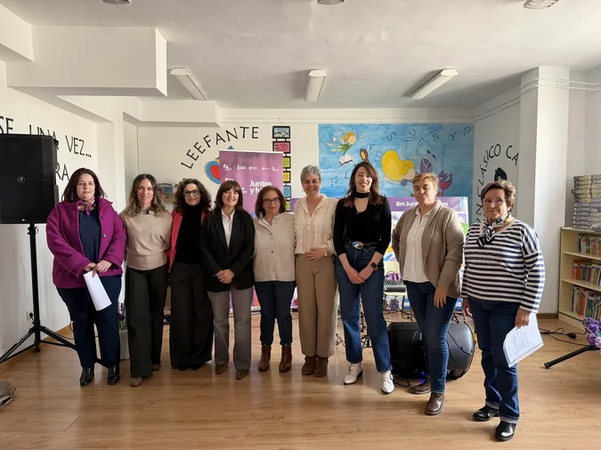 Un mural intercultural y la voz de los escolares protagonizan el 8M