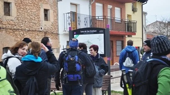 Los miembros de San Bur cercan bodegas y lagares