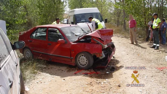 Un muerto y cuatro heridos graves en un accidente de tráfico