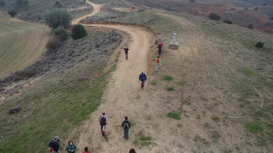 Una ruta senderista como guías y bajo tierra