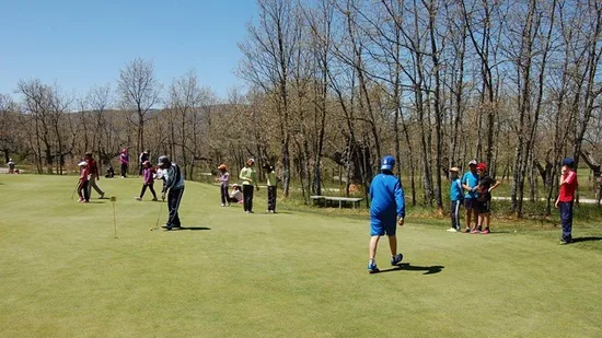 Los niños de San Esteban aprenden golf con la Diputación de Soria