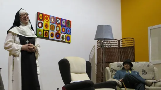 Las mujeres de la localidad llevan al escenario la obra de Mihura