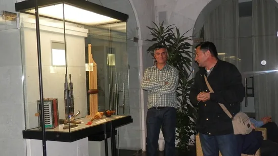 Los instrumentos de viento de Juan Cruz calientan las dulzainas