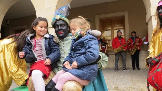 El paje real visita San Esteban y recoge las cartas de los niños