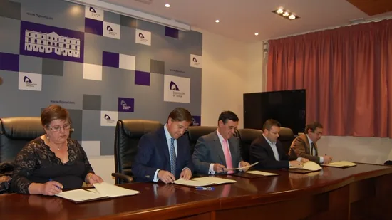 Diputación firma un convenio de ayuda a grupos de acción local