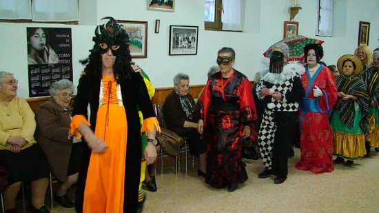 Los pensionistas despiden el Carnaval con el Domingo de Piñata