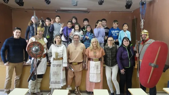 Soldados de Tierra quemada llegan a las aulas de Primaria