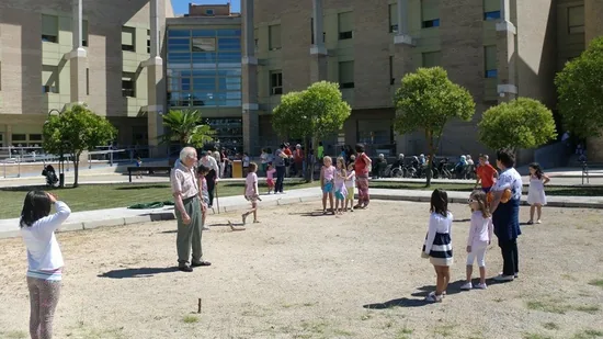 Intergeneración para que niños y mayores aprendan mutuamente