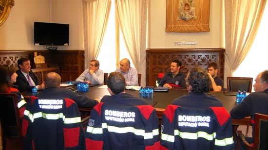 Bomberos y Diputación se reúnen para hablar de voluntarios